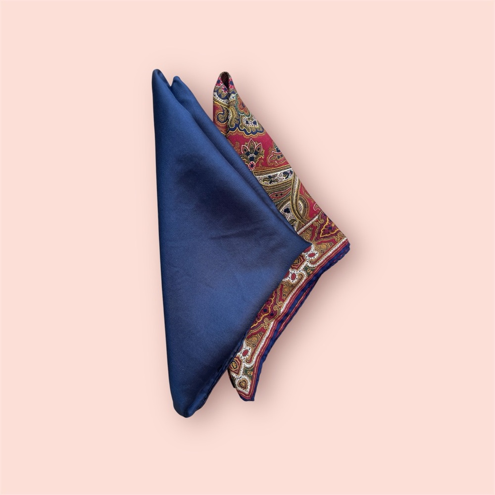 Saville Row 100% silk navy blue pocket square / medallion red gold unbranded